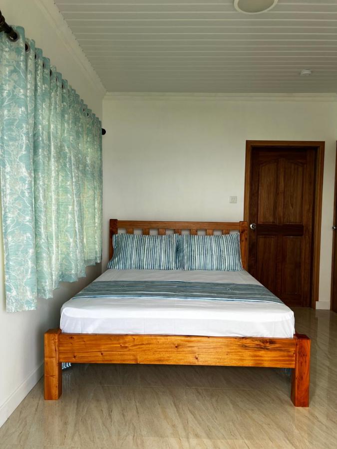 Western Ocean Breeze Self Catering شقة فيكتوريا